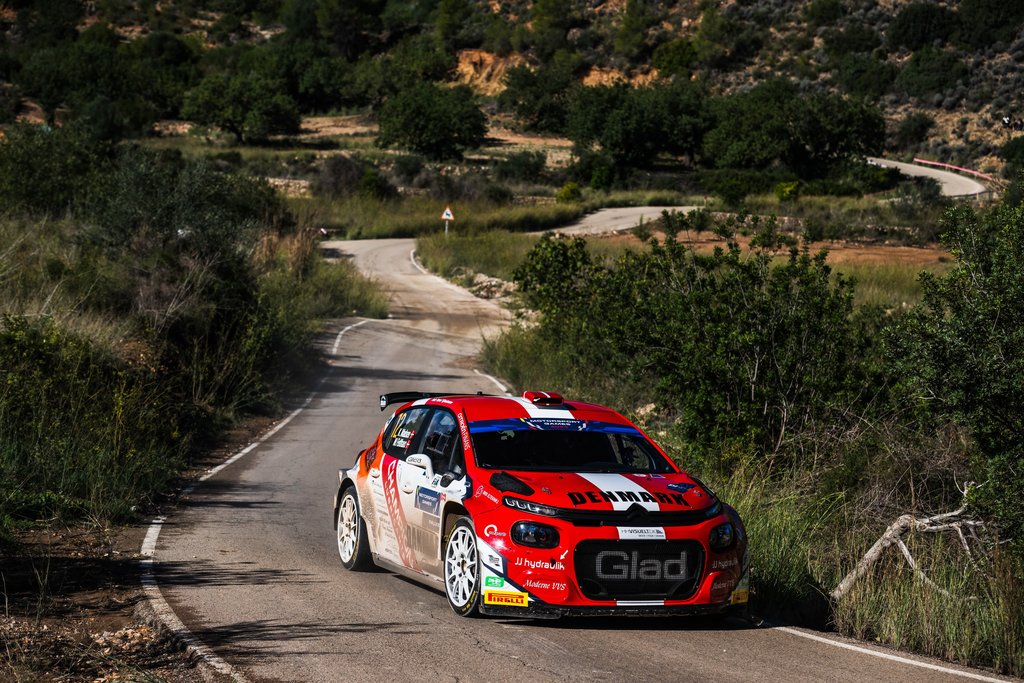 I deres Danneborgsdekorerede Citroën C3 Rally2 kørte Kenneth Madsen og Mette Felthaus en bronzemedalje hjem i Rally2 Tarmac-katagorien
(Foto: Bruno Penas)